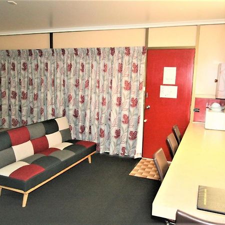 Sarina Motor Inn Екстер'єр фото