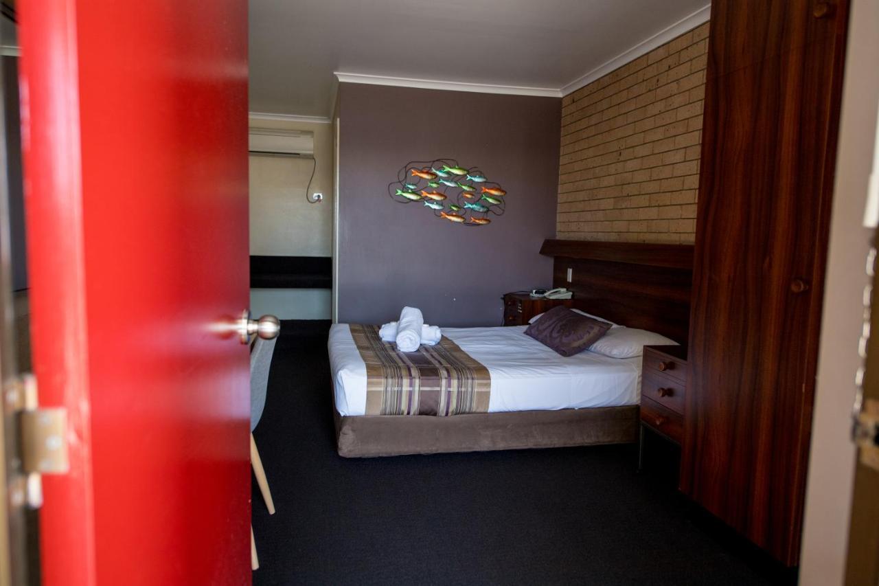 Sarina Motor Inn Екстер'єр фото