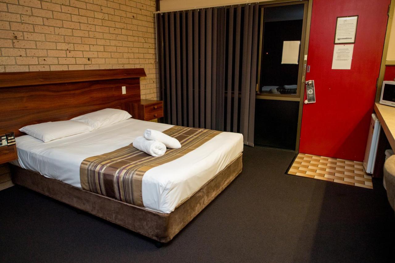 Sarina Motor Inn Екстер'єр фото