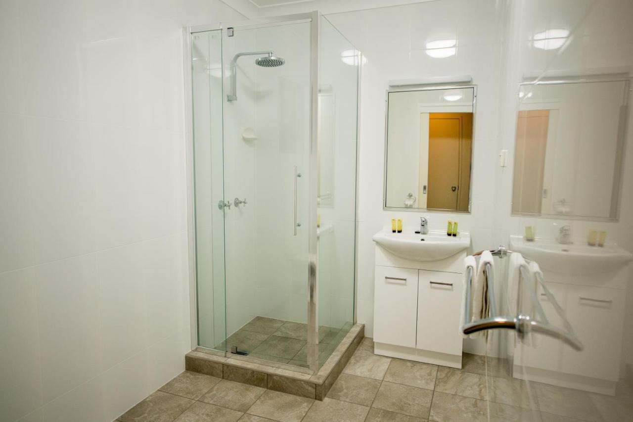 Sarina Motor Inn Екстер'єр фото