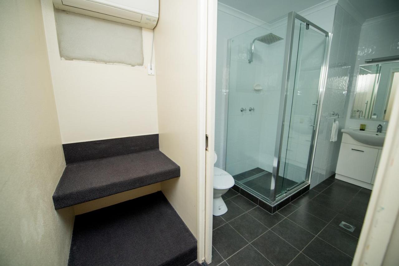 Sarina Motor Inn Екстер'єр фото
