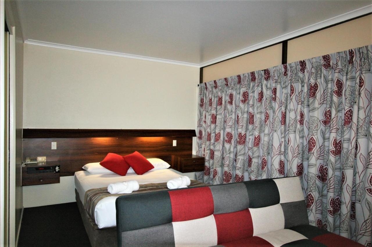 Sarina Motor Inn Екстер'єр фото