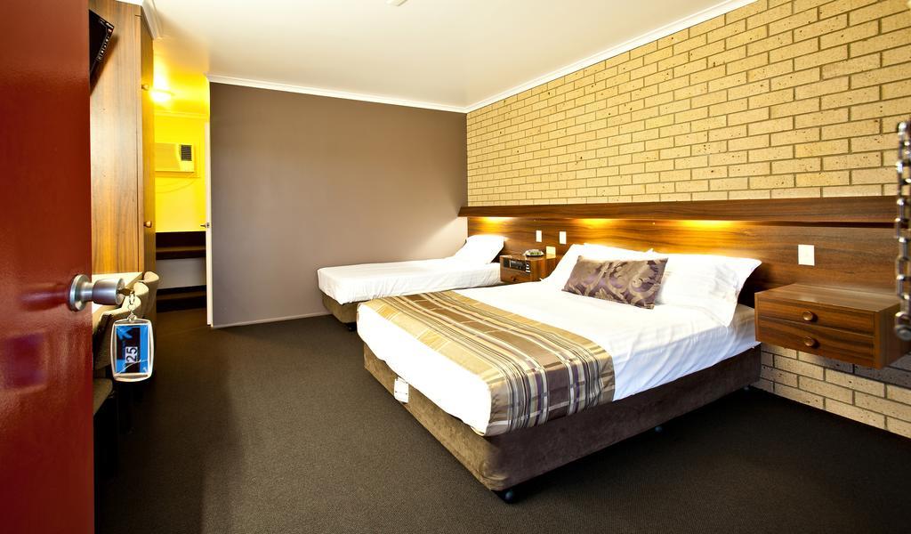 Sarina Motor Inn Екстер'єр фото