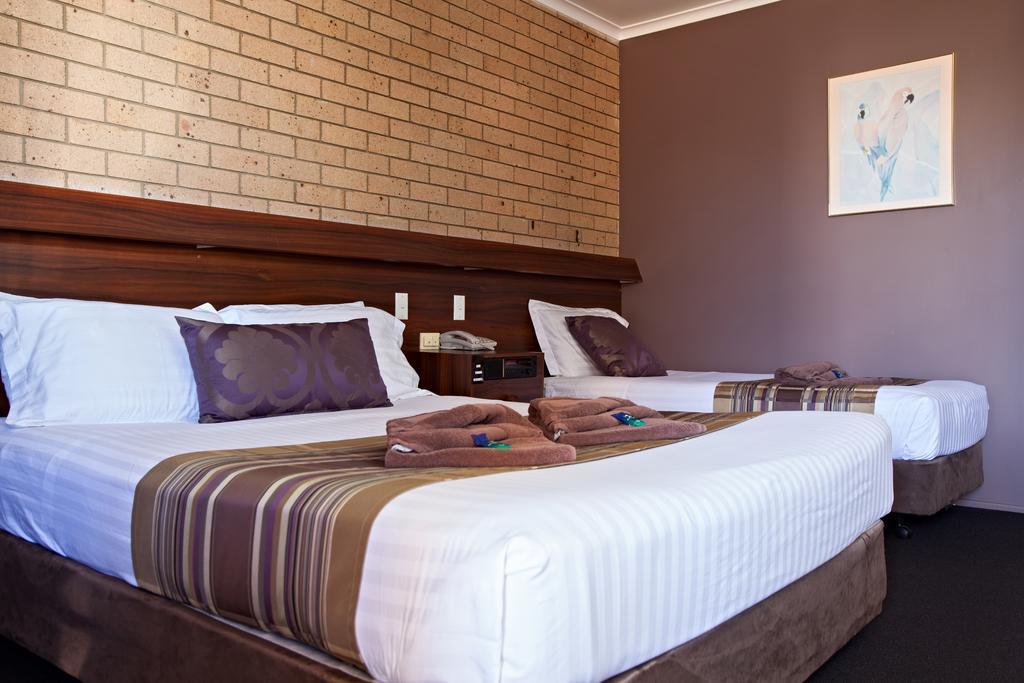 Sarina Motor Inn Екстер'єр фото