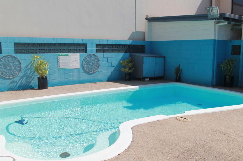 Sarina Motor Inn Екстер'єр фото