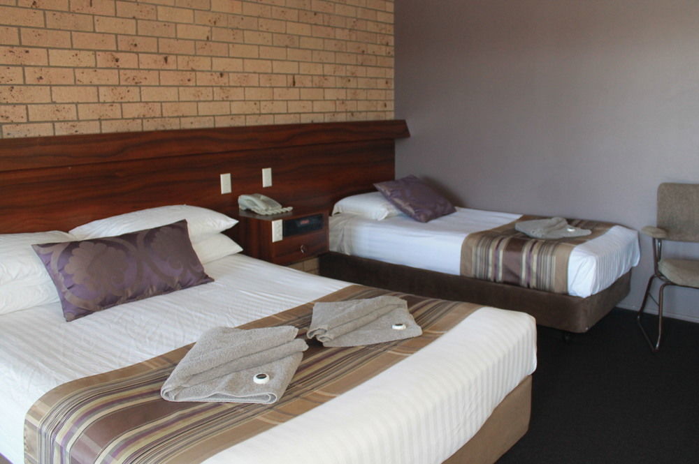 Sarina Motor Inn Екстер'єр фото