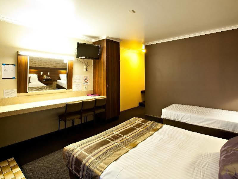 Sarina Motor Inn Екстер'єр фото