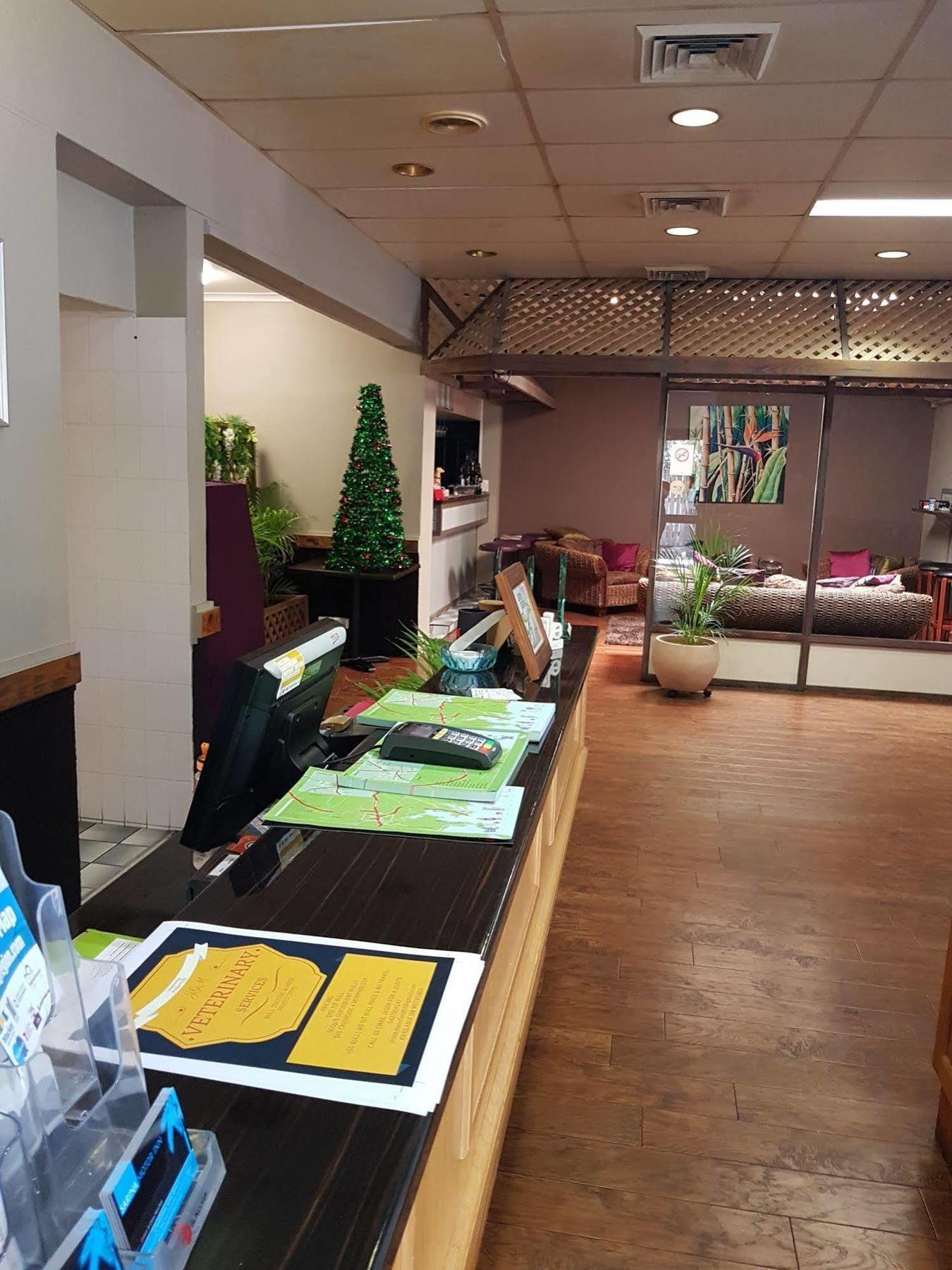 Sarina Motor Inn Екстер'єр фото