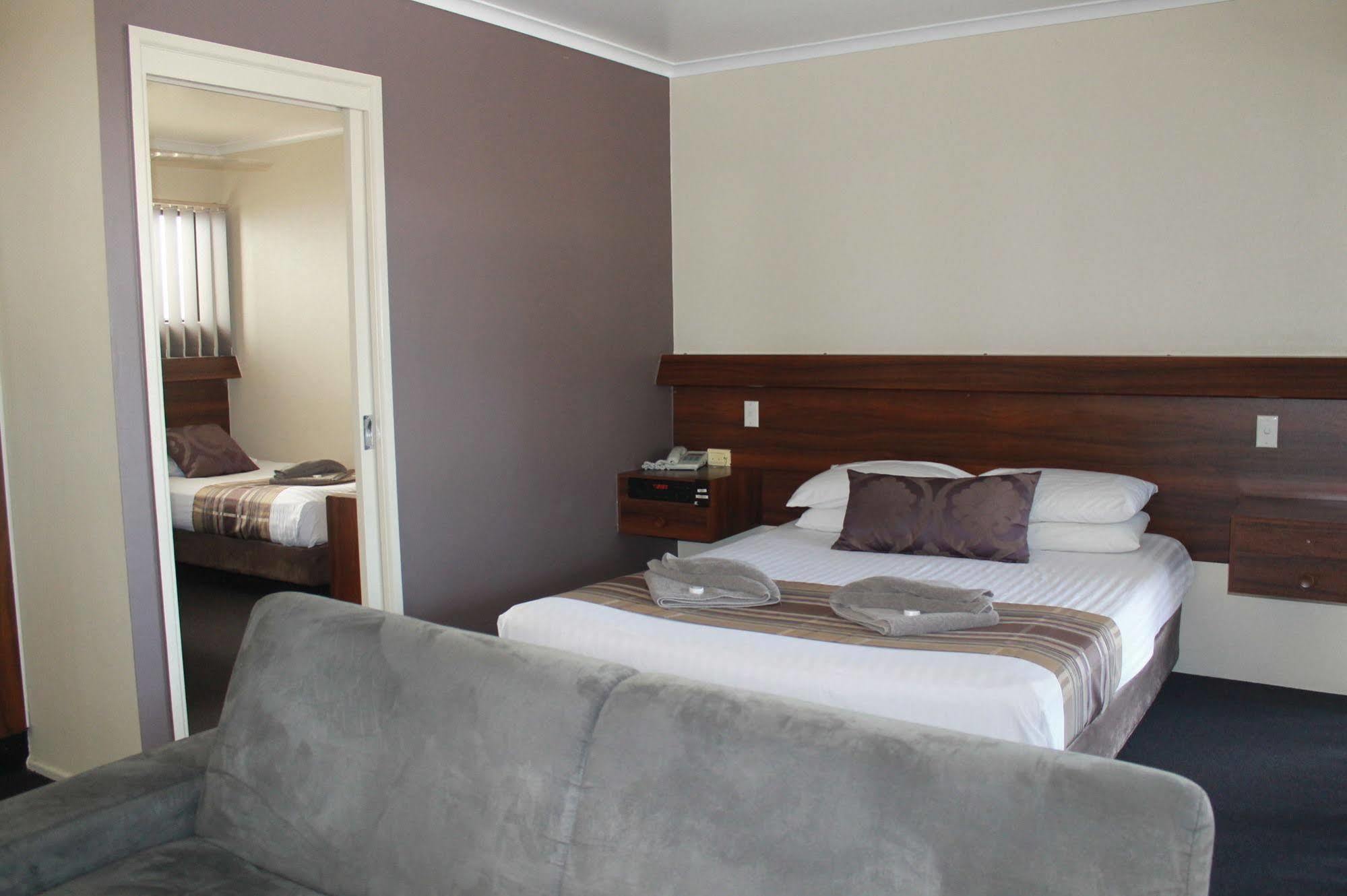 Sarina Motor Inn Екстер'єр фото
