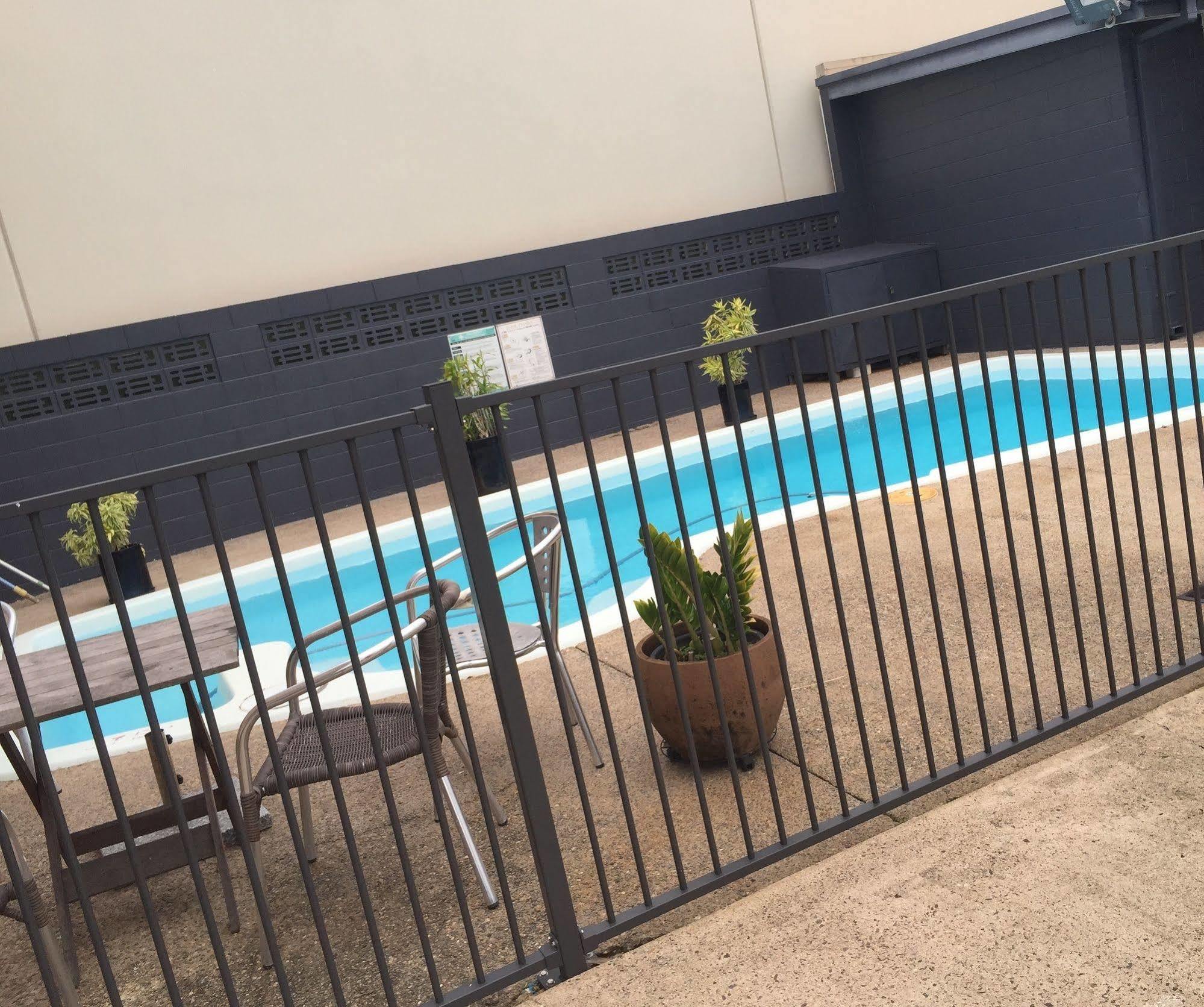 Sarina Motor Inn Екстер'єр фото