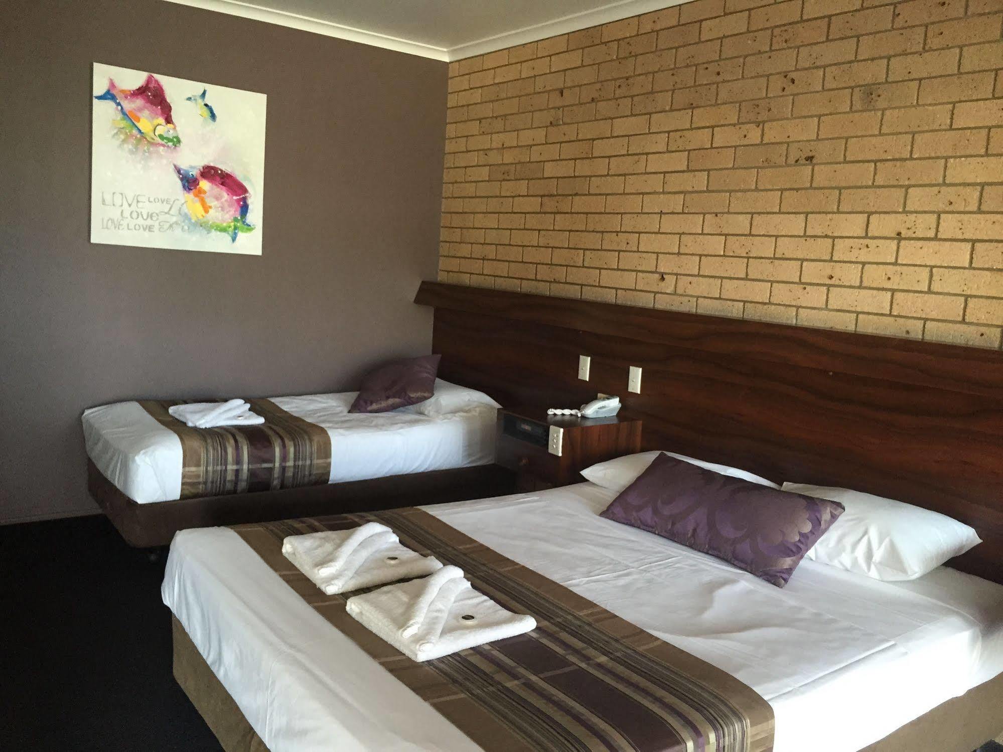 Sarina Motor Inn Екстер'єр фото