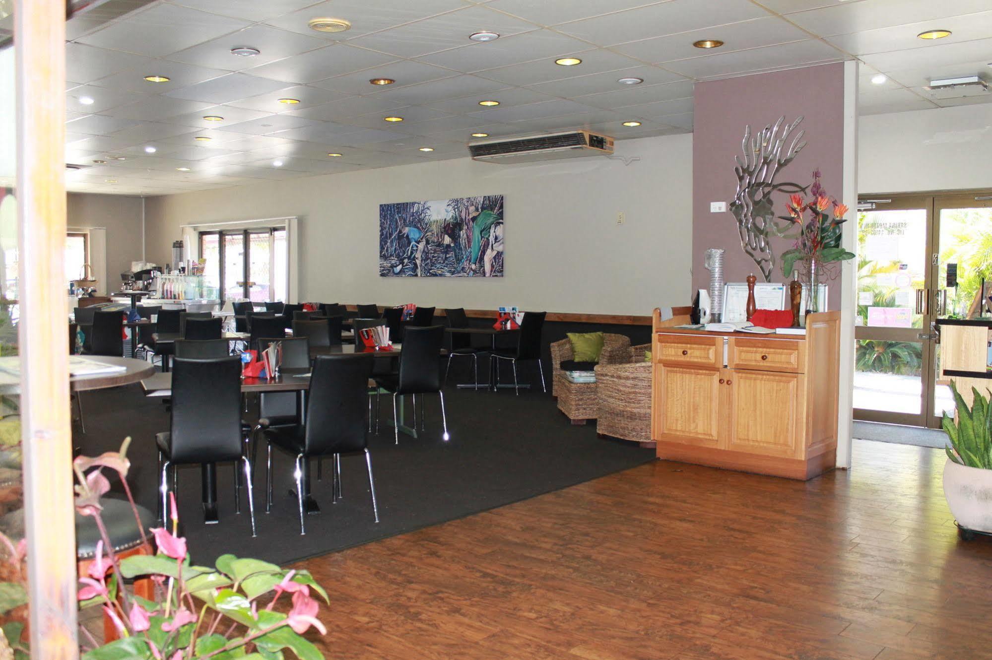 Sarina Motor Inn Екстер'єр фото